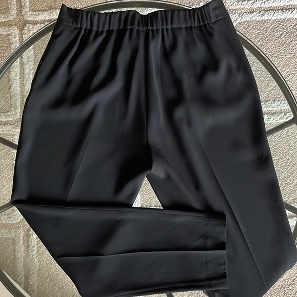 Aritzia Babaton Cohen Pant pleated with pockets and elastic back. Black size 8 - Picture 2 of 16